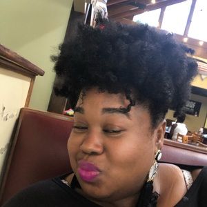 Meet your Posher, Alandria